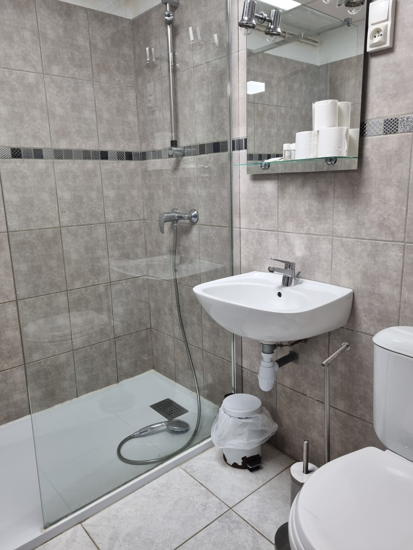 Image_24, Murs et fonds de commerce, Saint-Julien-du-Verdon, ref :2300-2301-26