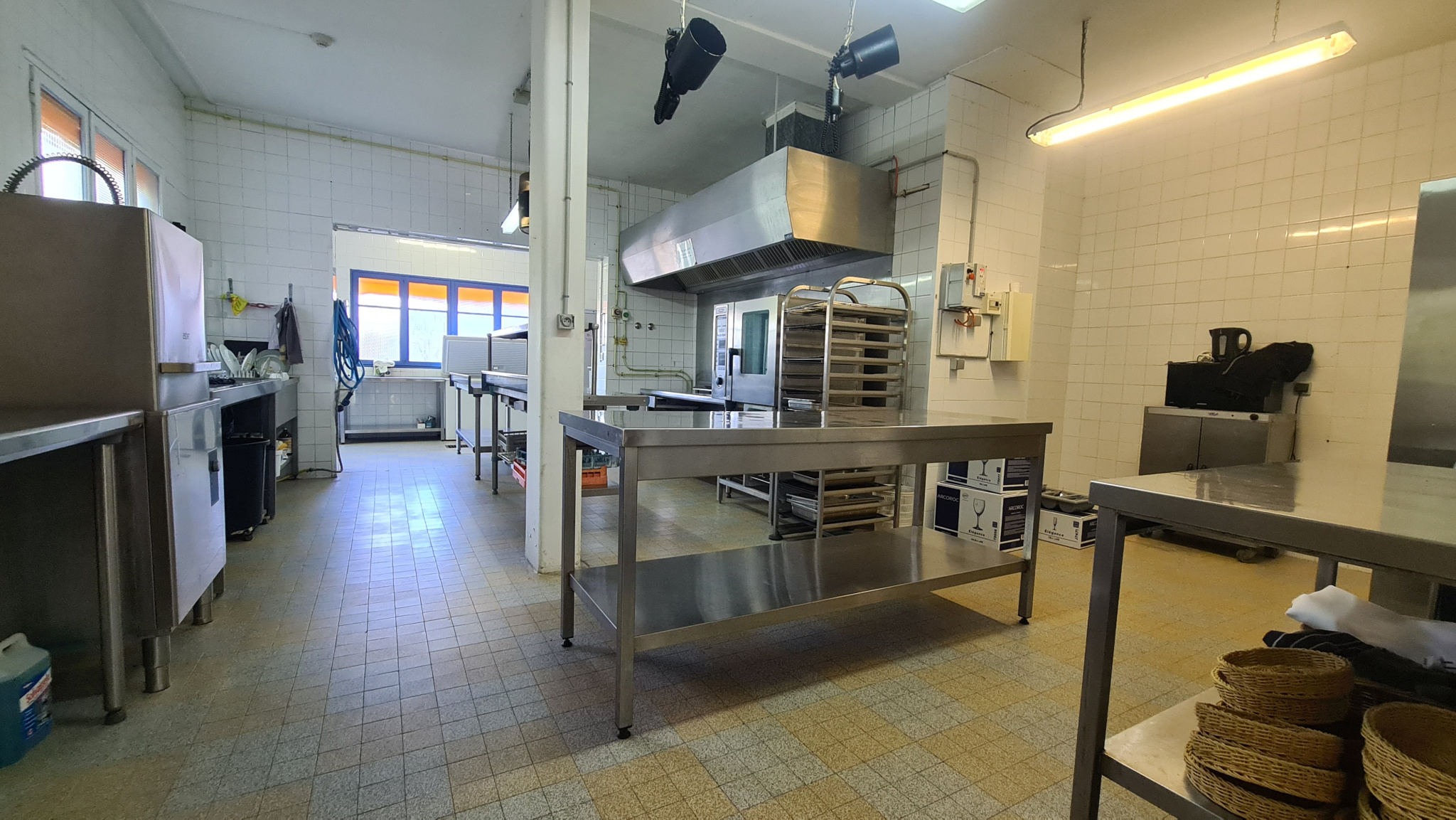 Image_21, Murs et fonds de commerce, Forcalquier, ref :2298-2299-26