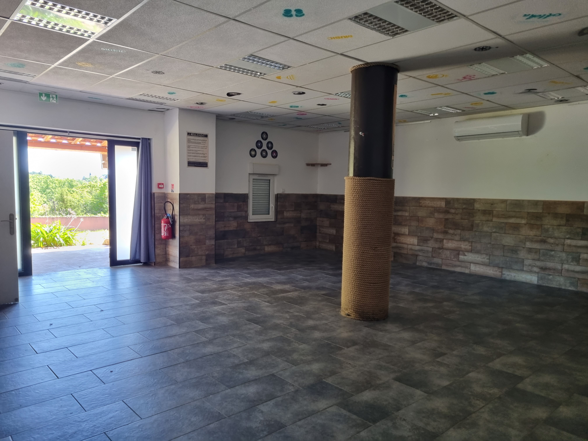 Image_3, Local commercial, Pierrevert, ref :2150-25b