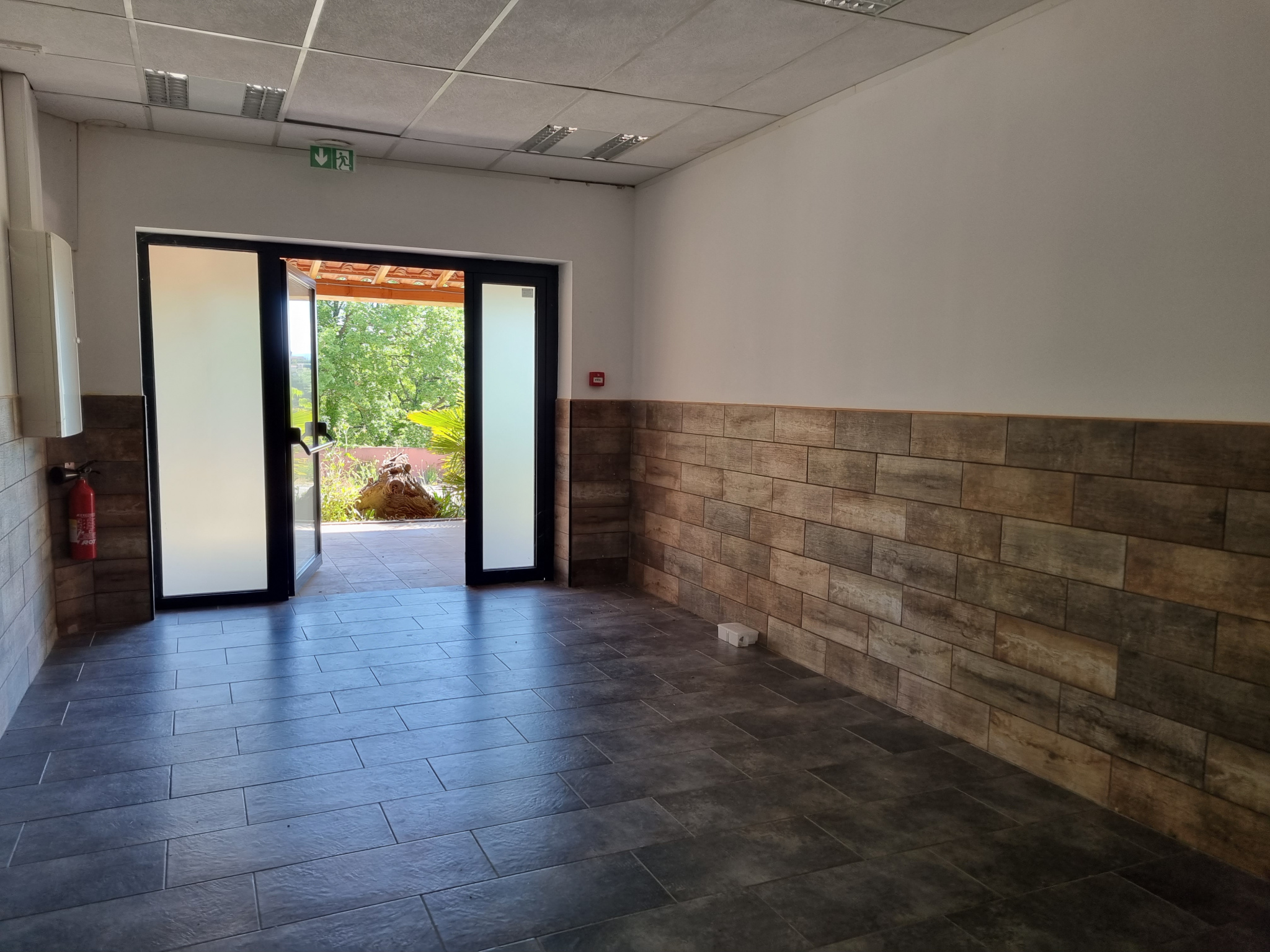 Image_6, Local commercial, Pierrevert, ref :2150-25b