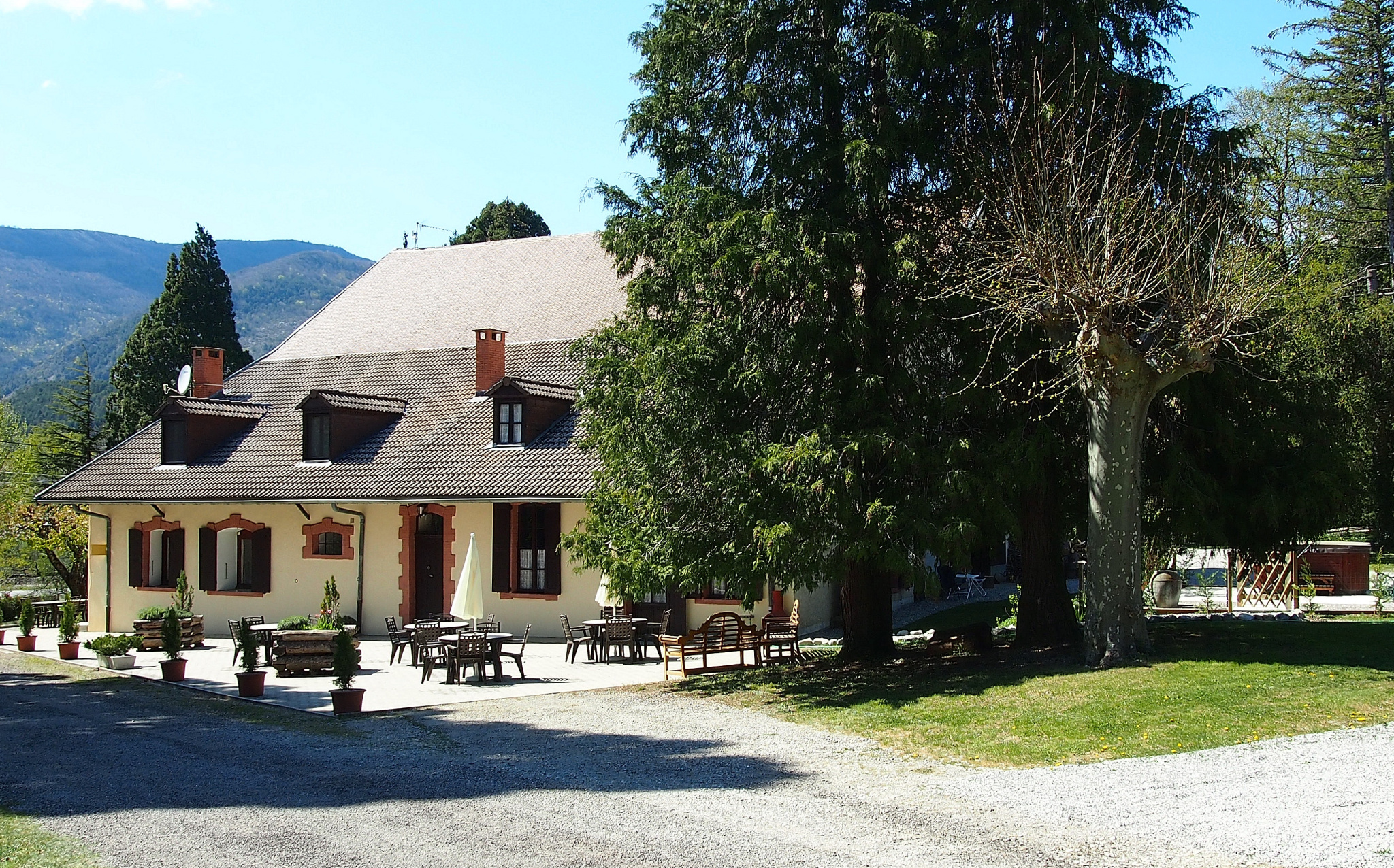 Vente Camping, Chambres d'hôtes/Gîte, Restaurant - Sud des H